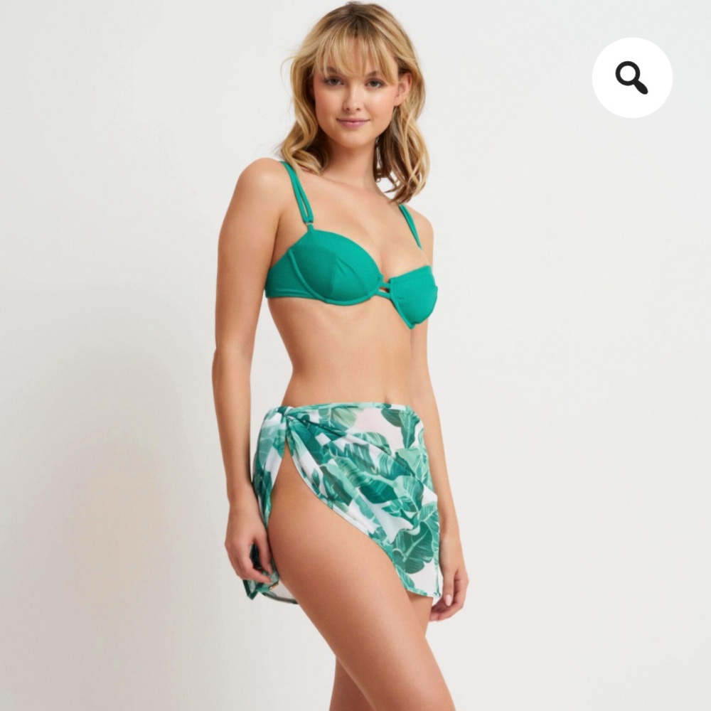 Megan Mae Miami sarong